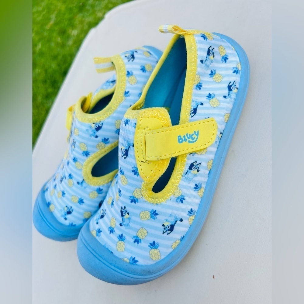 Ground Up Bluey Girl's Easy Pull On Take off Hook & Loop Water Shoe 11-12